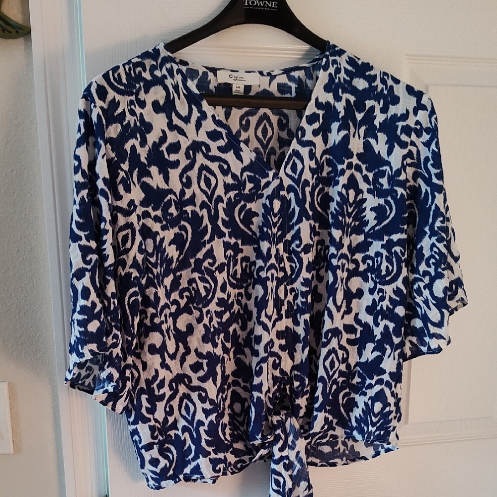 Elegant Women's Blue and White Patterned Blouse